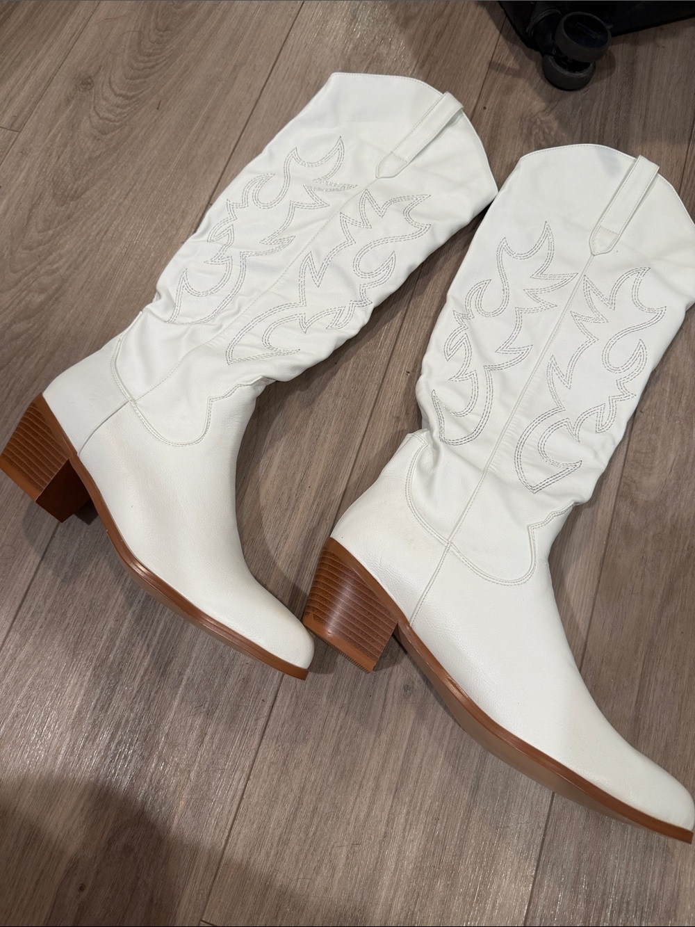 White Western Tall Knee-High Cowboy Boots - Women's Stylish Riding Boots